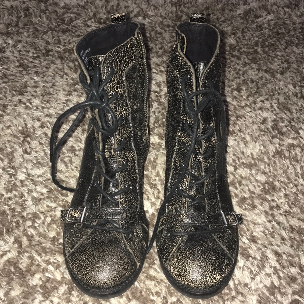 Leather side zipper boot- destroyed paint style